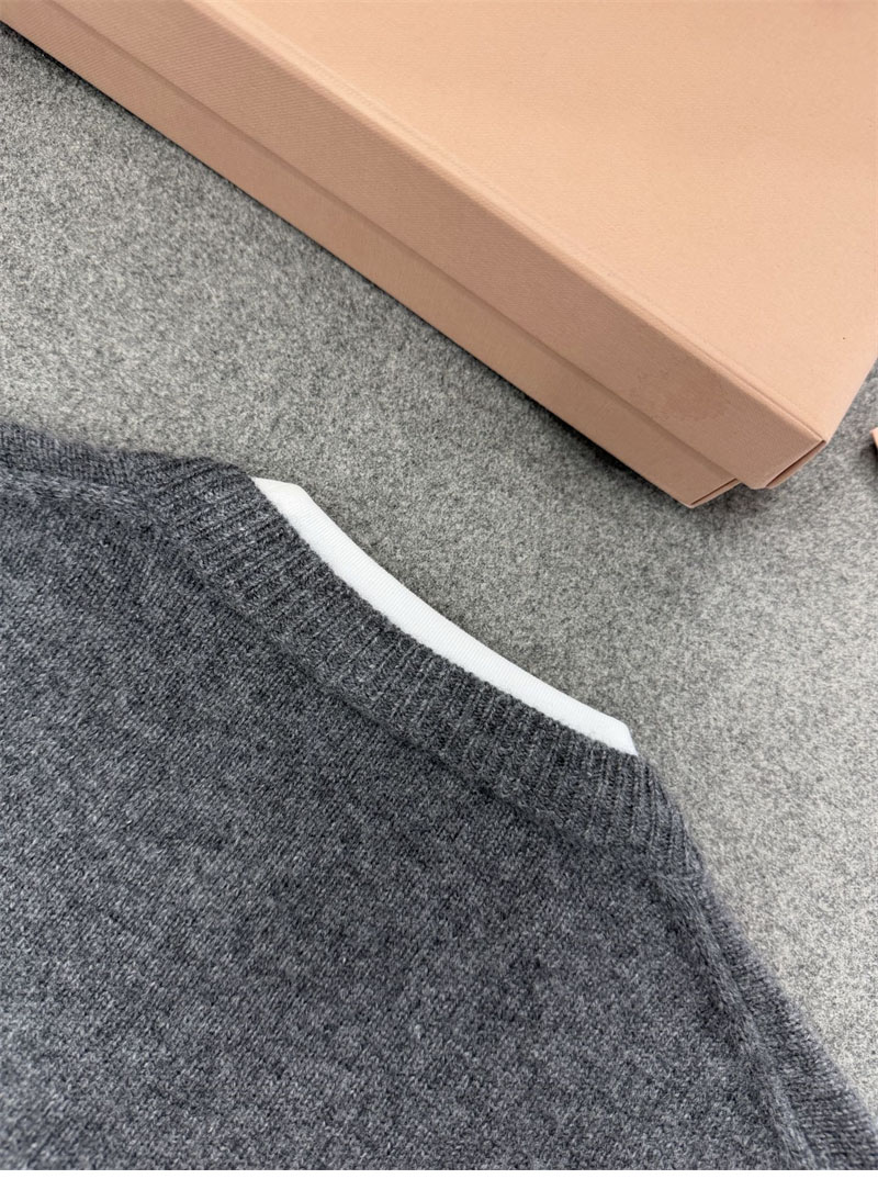 미우미우 미우미우 레이어드 캐시미어 스웨터（TJ공장） 레플리카 11번 이미지 - 의류 | 세미샵 레플리카 사이트