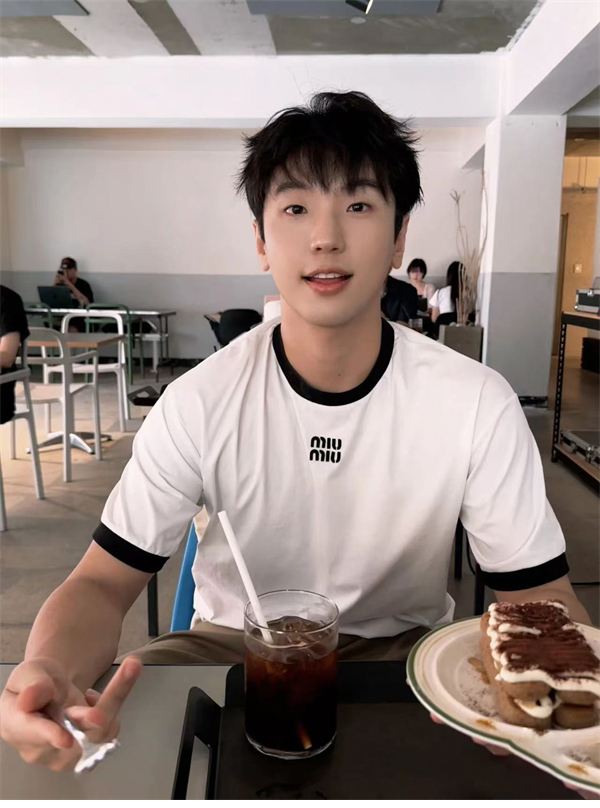 미우미우 로고 24ss 크루넥 반팔 티셔츠（세븐） - 상세 이미지