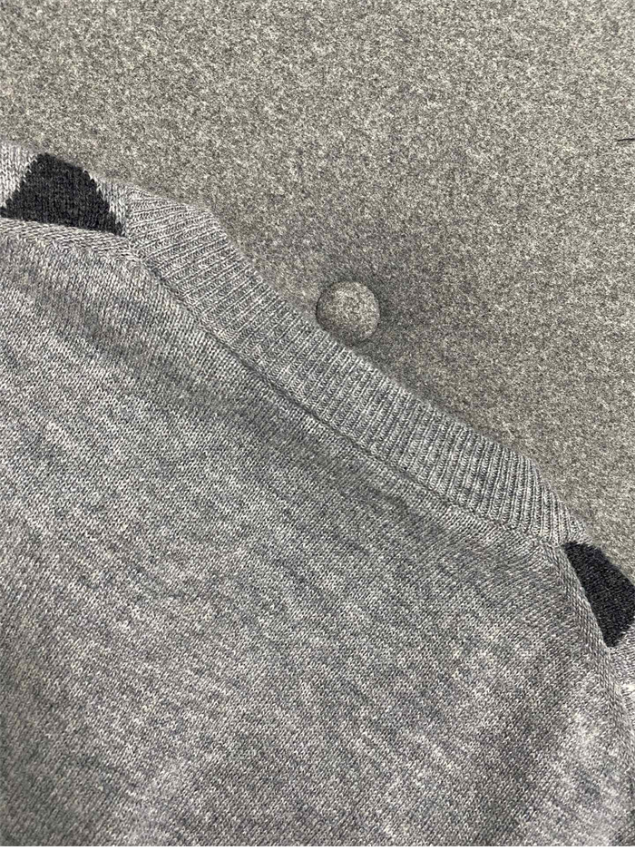 Miu Miu 미우미우 아가일 캐시미어 V넥 니트 스웨터 레플리카 21번 이미지 - 의류 | 세미샵 레플리카 사이트