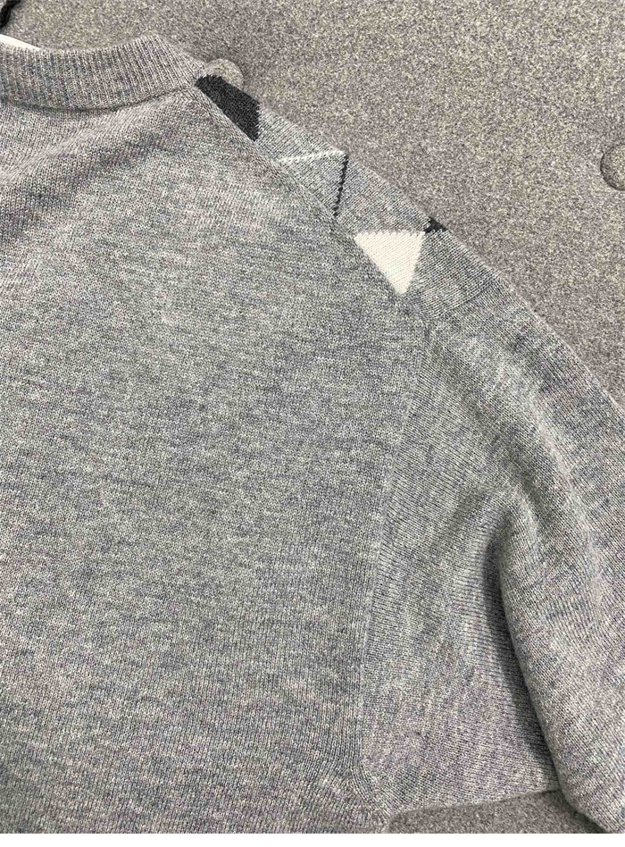 Miu Miu 미우미우 아가일 캐시미어 V넥 니트 스웨터 레플리카 23번 이미지 - 의류 | 세미샵 레플리카 사이트