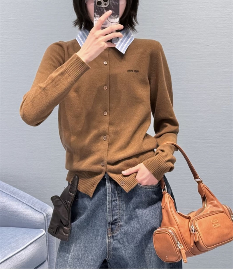 미우미우 미우미우 카라 엠벨리시드 캐시미어 가디건 레플리카 2번 이미지 - 의류 | 세미샵 레플리카 사이트