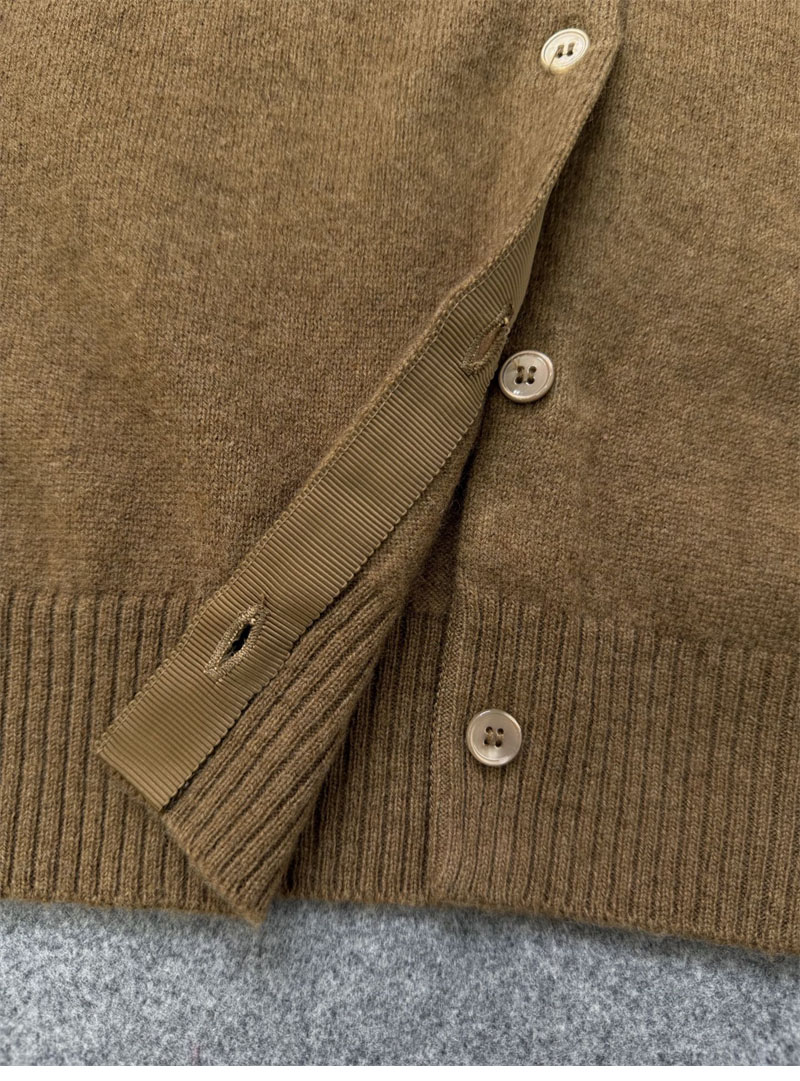 미우미우 미우미우 카라 엠벨리시드 캐시미어 가디건 레플리카 22번 이미지 - 의류 | 세미샵 레플리카 사이트