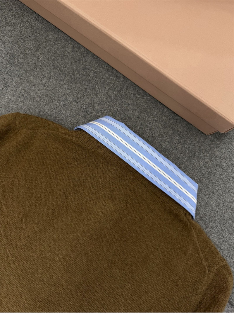 미우미우 미우미우 카라 엠벨리시드 캐시미어 가디건 레플리카 17번 이미지 - 의류 | 세미샵 레플리카 사이트