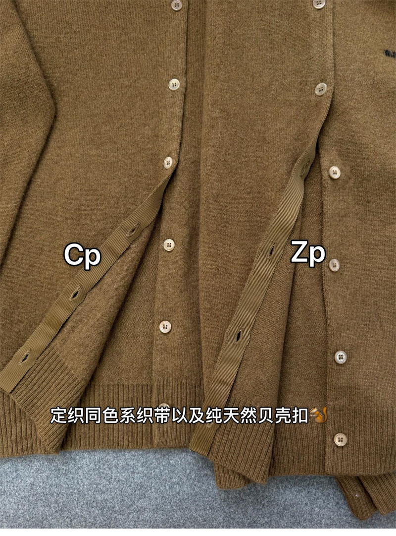 미우미우 미우미우 카라 엠벨리시드 캐시미어 가디건 레플리카 21번 이미지 - 의류 | 세미샵 레플리카 사이트