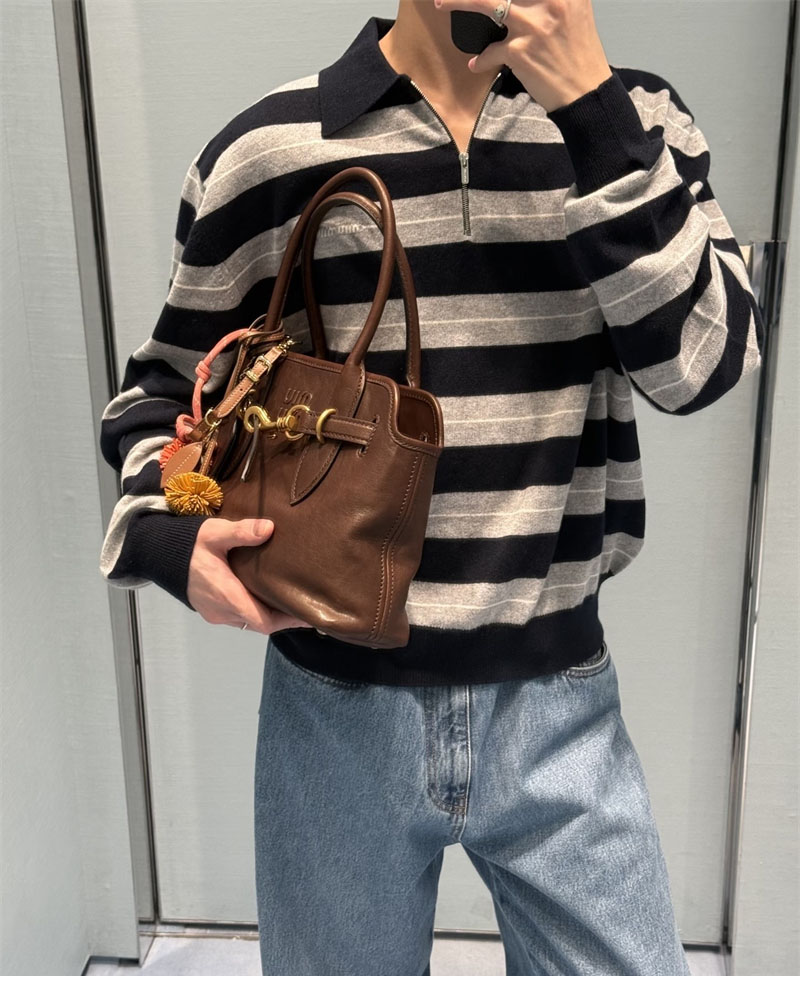 미우미우 미우미우 하프 집업 스트라이프 폴로 셔츠 （세븐） 레플리카 1번 이미지 - 의류 | 세미샵 레플리카 사이트