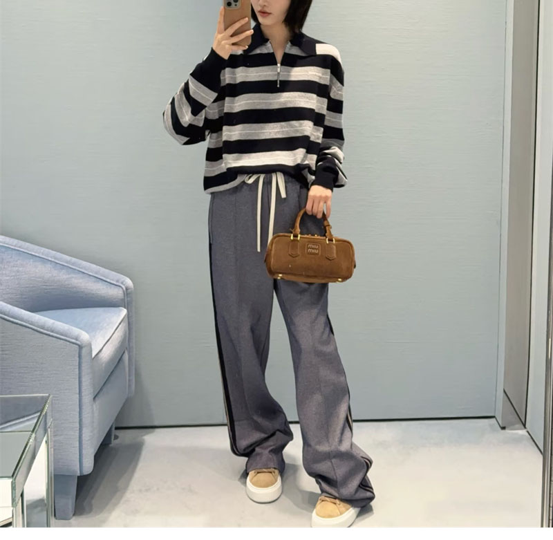 미우미우 미우미우 하프 집업 스트라이프 폴로 셔츠 （세븐） 레플리카 8번 이미지 - 의류 | 세미샵 레플리카 사이트