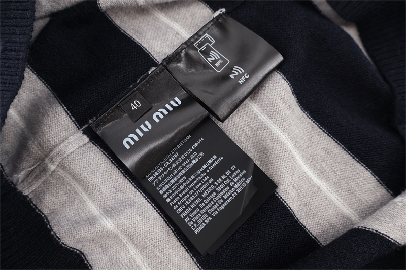 미우미우 미우미우 하프 집업 스트라이프 폴로 셔츠 （세븐） 레플리카 3번 이미지 - 의류 | 세미샵 레플리카 사이트