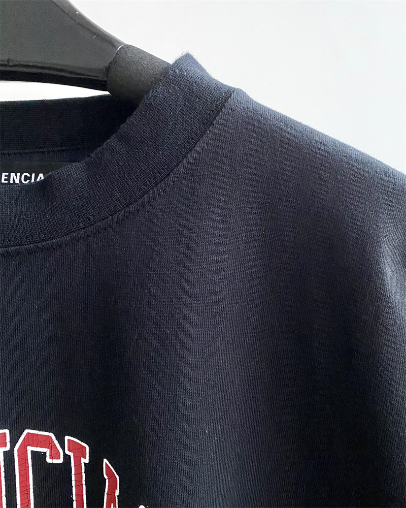 발렌시아가 발렌시아가 1917 컬리지 프린트 반팔 티셔츠 레플리카 15번 이미지 - 의류 | 세미샵 레플리카 사이트