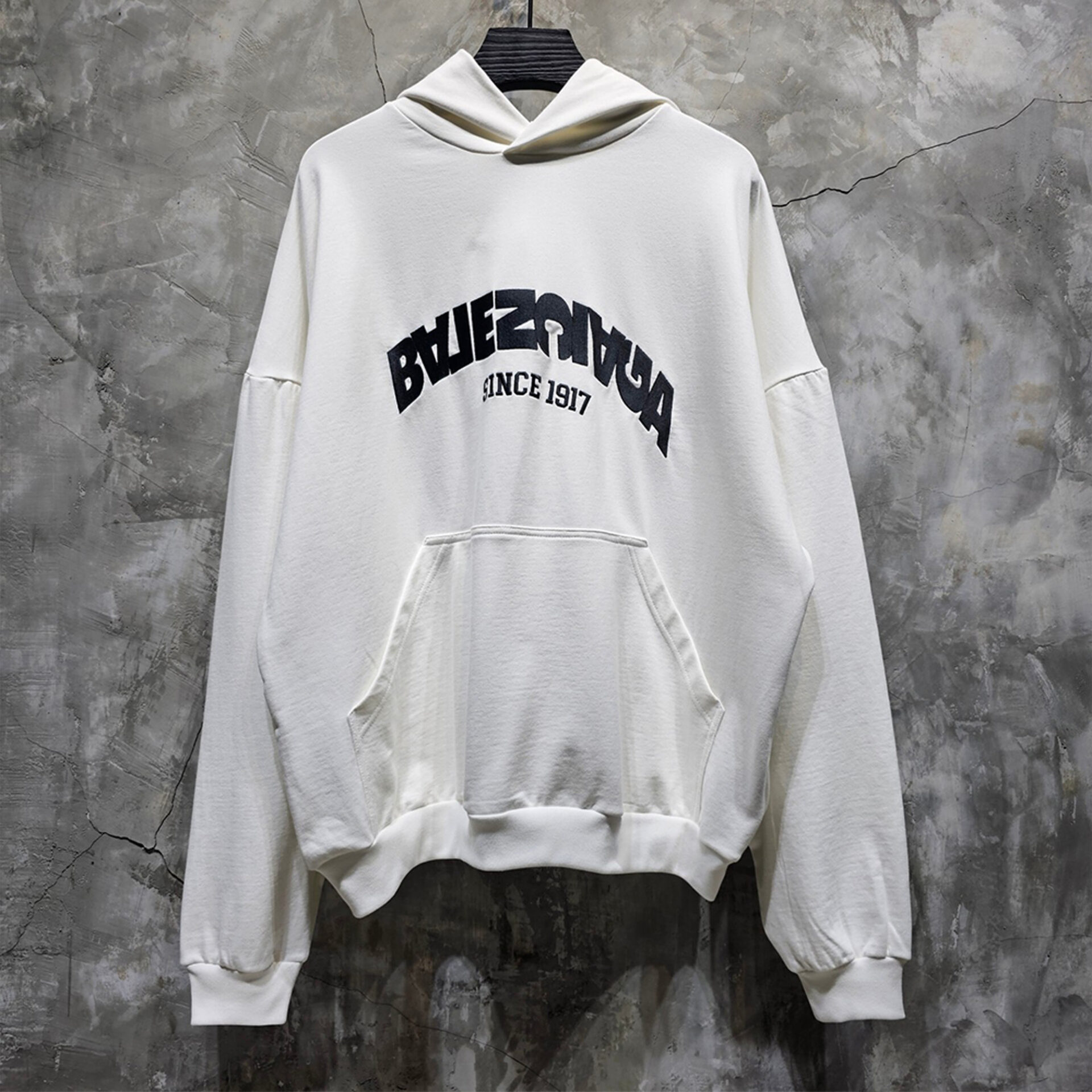 발렌시아가 23FW 백 플립 라운드 후드 티셔츠 화이트
