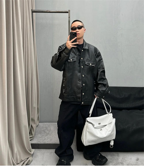 발렌시아가 24FW 메탈 피어스드 가죽 자켓 (세븐) - 상세 이미지