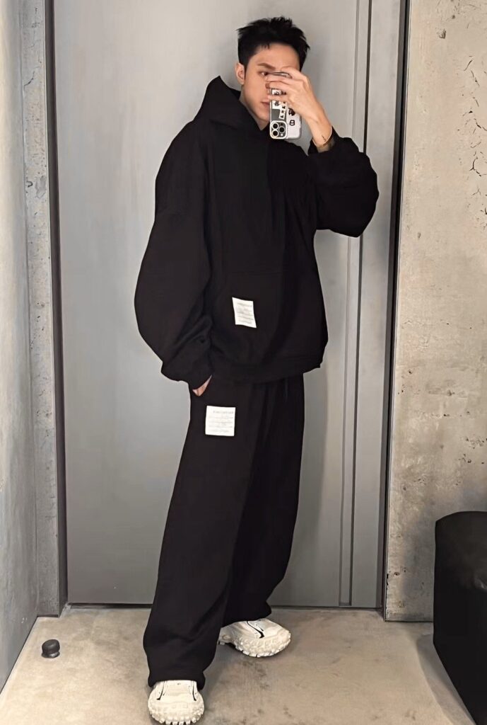 발렌시아가 24SS 배기 스웻팬츠 블랙 - 상세 이미지