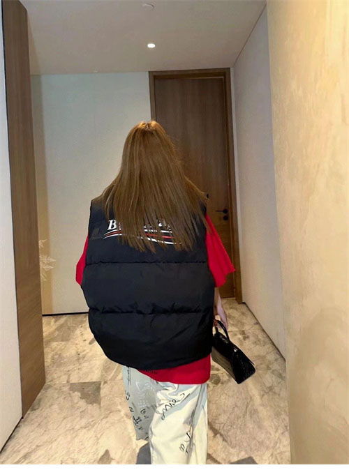 발렌시아가 24SS 웨이브로고 푸퍼 패딩 베스트 - 상세 이미지