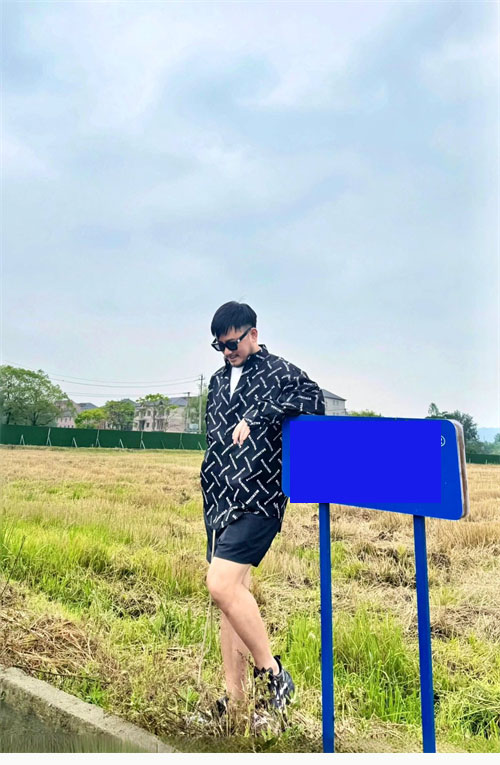 발렌시아가 24ss 올오버 로고 프린트 셔츠 - 상세 이미지