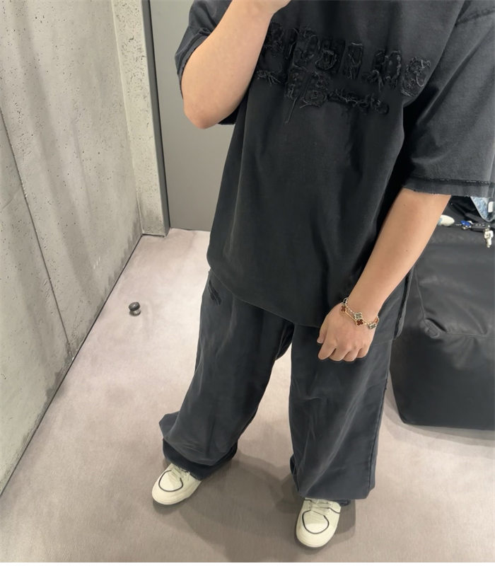 Balenciaga 발렌시아가 25SS 로고 자수 조거 팬츠 레플리카 17번 이미지 - 의류 | 세미샵 레플리카 사이트