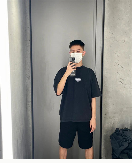 발렌시아가 BB Prais 만팔 티셔츠 블랙 - 상세 이미지