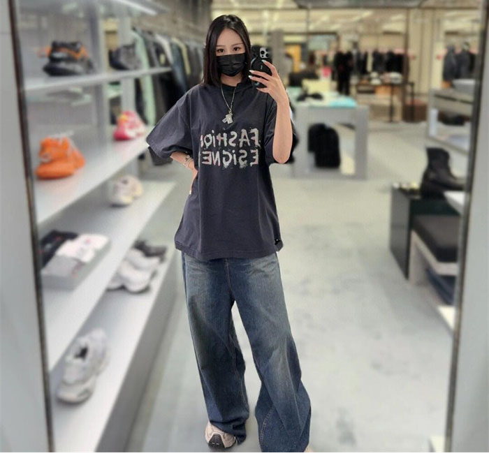 발렌시아가 FASHION DESIGNER 반팔 티셔츠 (레어) - 상세 이미지