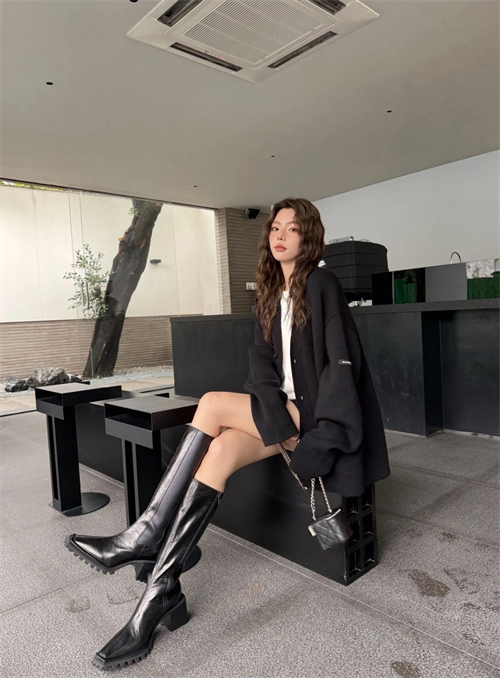 발렌시아가 러버라이즈드 로고 V넥 가디건（세븐） - 상세 이미지