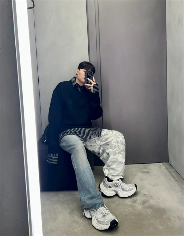 발렌시아가 레이어드 V넥 셔츠 스웨터（세븐） - 상세 이미지