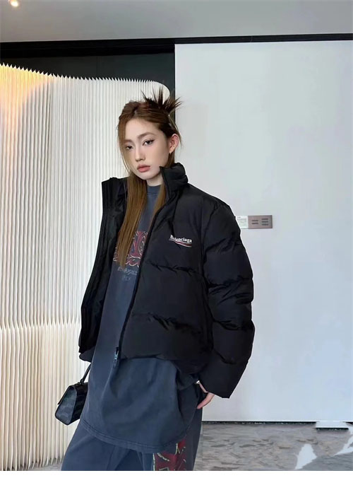 Balenciaga 발렌시아가 웨이브로고 C-쉐입 패딩 자켓 레플리카 15번 이미지 - 의류 | 세미샵 레플리카 사이트