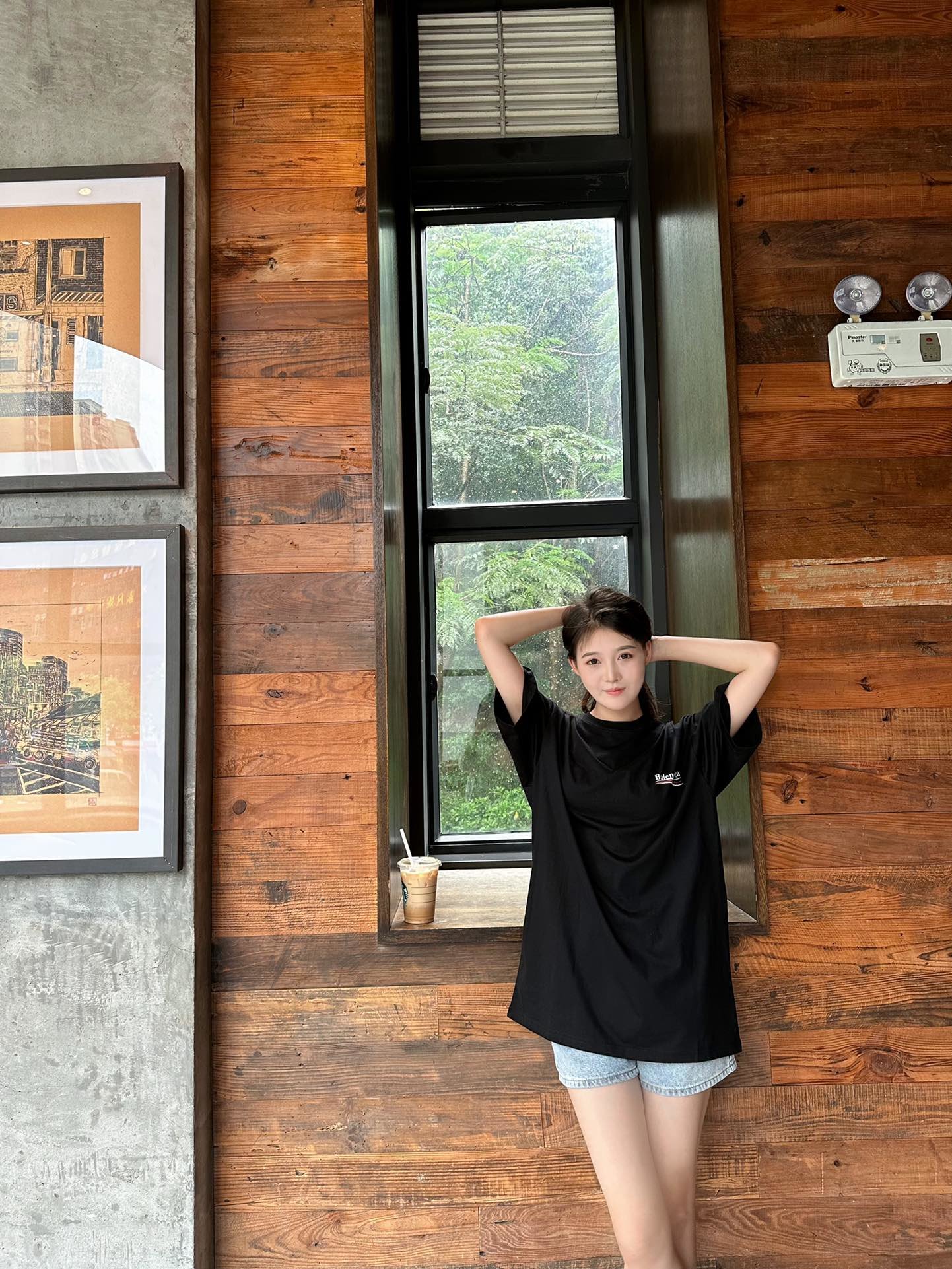 발렌시아가 폴리티컬 로고 켐페인 라지 핏 반팔 티셔츠 블랙 - 상세 이미지