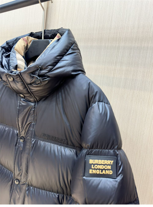 Burberry 버버리 24FW 로고 패치 숏 패딩 다운 자켓 레플리카 3번 이미지 - 의류 | 세미샵 레플리카 사이트