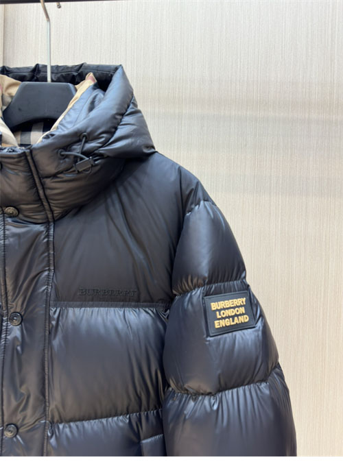 Burberry 버버리 24FW 로고 패치 숏 패딩 다운 자켓 레플리카 4번 이미지 - 의류 | 세미샵 레플리카 사이트