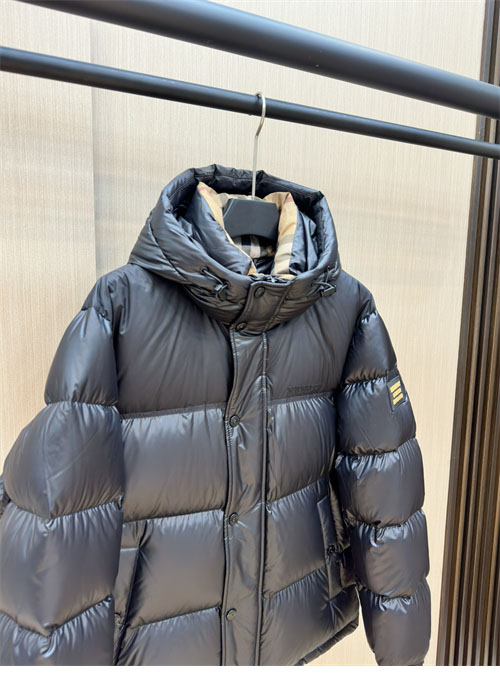 Burberry 버버리 24FW 로고 패치 숏 패딩 다운 자켓 레플리카 7번 이미지 - 의류 | 세미샵 레플리카 사이트