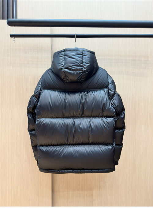 Burberry 버버리 24FW 로고 패치 숏 패딩 다운 자켓 레플리카 10번 이미지 - 의류 | 세미샵 레플리카 사이트