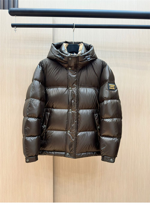 Burberry 버버리 24FW 로고 패치 숏 패딩 다운 자켓 레플리카 11번 이미지 - 의류 | 세미샵 레플리카 사이트