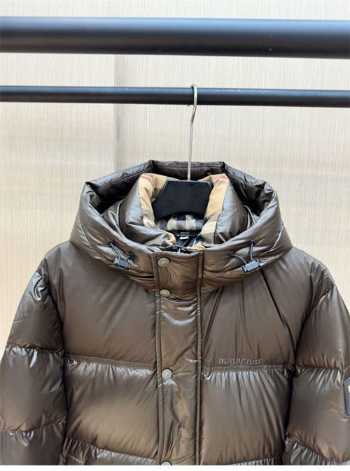 Burberry 버버리 24FW 로고 패치 숏 패딩 다운 자켓 레플리카 14번 이미지 - 의류 | 세미샵 레플리카 사이트