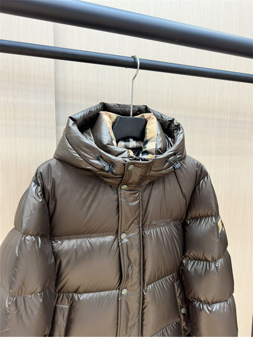 Burberry 버버리 24FW 로고 패치 숏 패딩 다운 자켓 레플리카 16번 이미지 - 의류 | 세미샵 레플리카 사이트