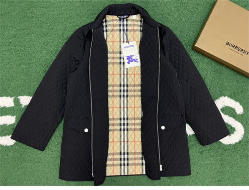 Burberry 버버리 24FW 체크 후드 퀼티드 나일론 자켓 레플리카 5번 이미지 - 의류 | 세미샵 레플리카 사이트