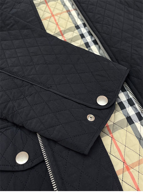 Burberry 버버리 24FW 체크 후드 퀼티드 나일론 자켓 레플리카 10번 이미지 - 의류 | 세미샵 레플리카 사이트