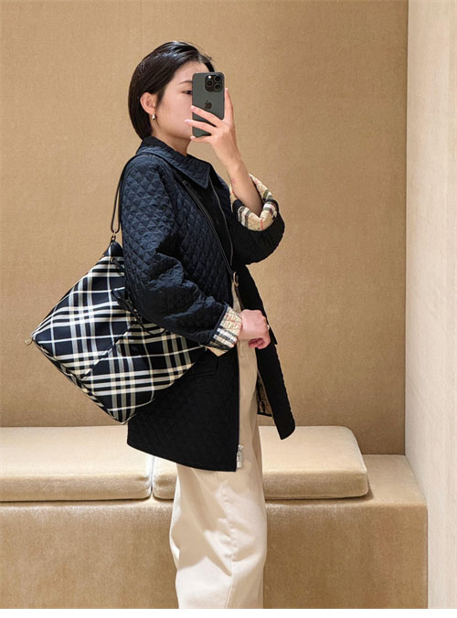 Burberry 버버리 24FW 체크 후드 퀼티드 나일론 자켓 레플리카 17번 이미지 - 의류 | 세미샵 레플리카 사이트