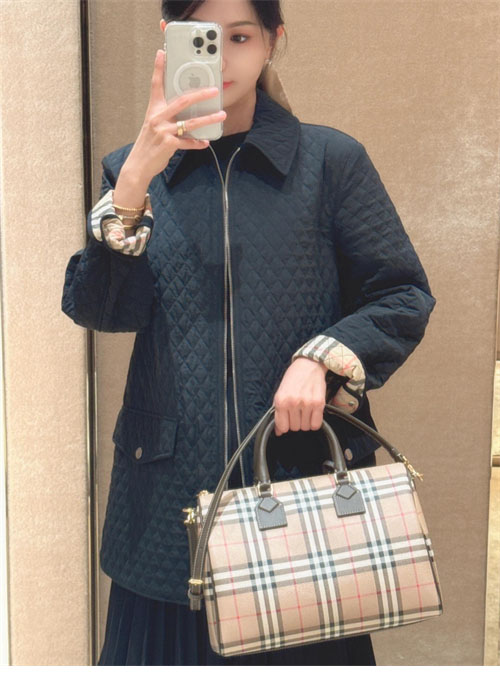 Burberry 버버리 24FW 체크 후드 퀼티드 나일론 자켓 레플리카 18번 이미지 - 의류 | 세미샵 레플리카 사이트