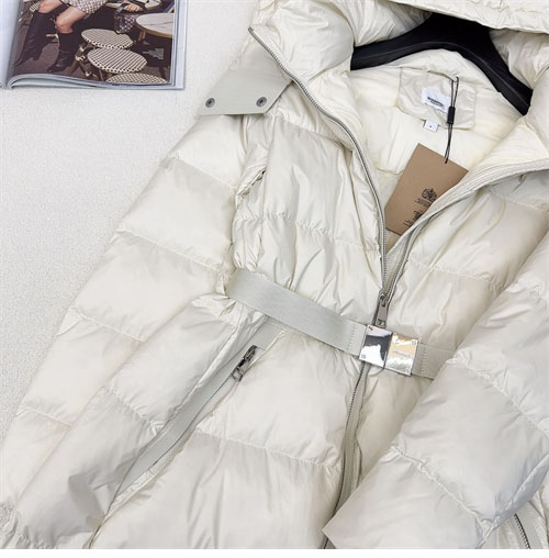 Burberry 버버리 24SS 벨티드 롱 다운 패딩 레플리카 14번 이미지 - 의류 | 세미샵 레플리카 사이트