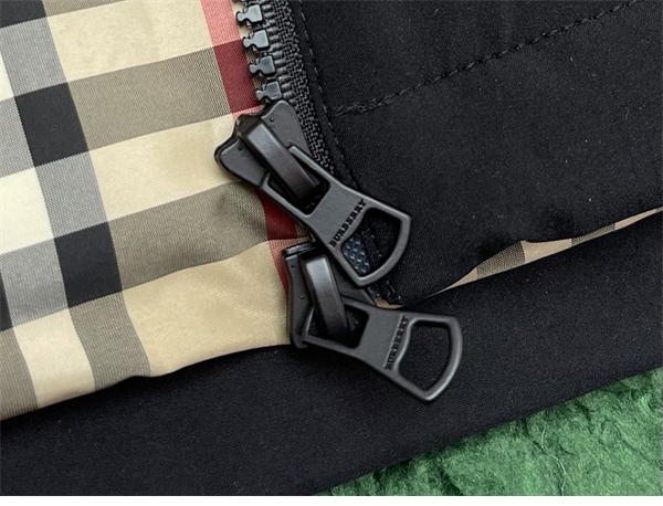 Burberry 버버리 Pailton 패커블 후드 다운 패딩 자켓 레플리카 14번 이미지 - 의류 | 세미샵 레플리카 사이트