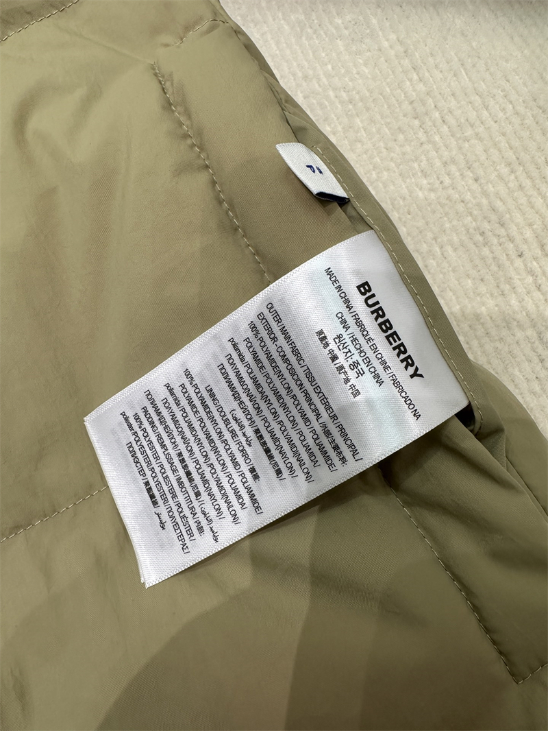 버버리 버버리 리버시블 다운 패딩 자켓 레플리카 4번 이미지 - 의류 | 세미샵 레플리카 사이트