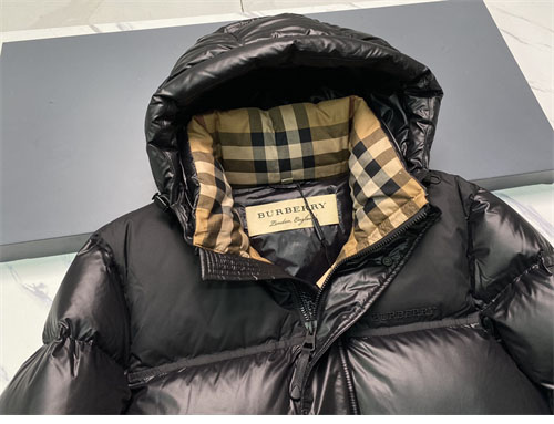 Burberry 버버리 패치 클래식 푸퍼 다운 패딩 자켓 레플리카 15번 이미지 - 의류 | 세미샵 레플리카 사이트