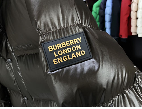 Burberry 버버리 패치 클래식 푸퍼 다운 패딩 자켓 레플리카 27번 이미지 - 의류 | 세미샵 레플리카 사이트