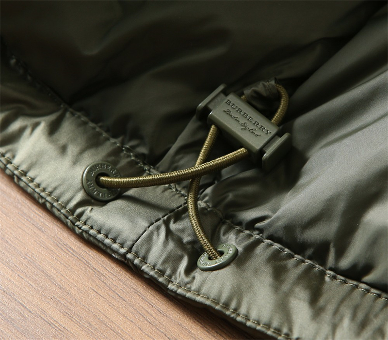 버버리 버버리 후드 다운 푸퍼 자켓 레플리카 2번 이미지 - 의류 | 세미샵 레플리카 사이트