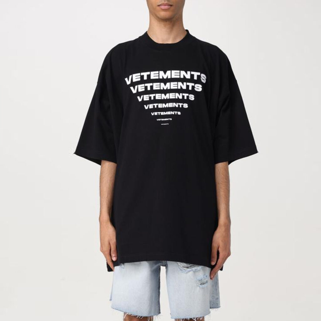 베트멍 24SS PYRAMID 로고 반팔 티셔츠 블랙 - 상세 이미지
