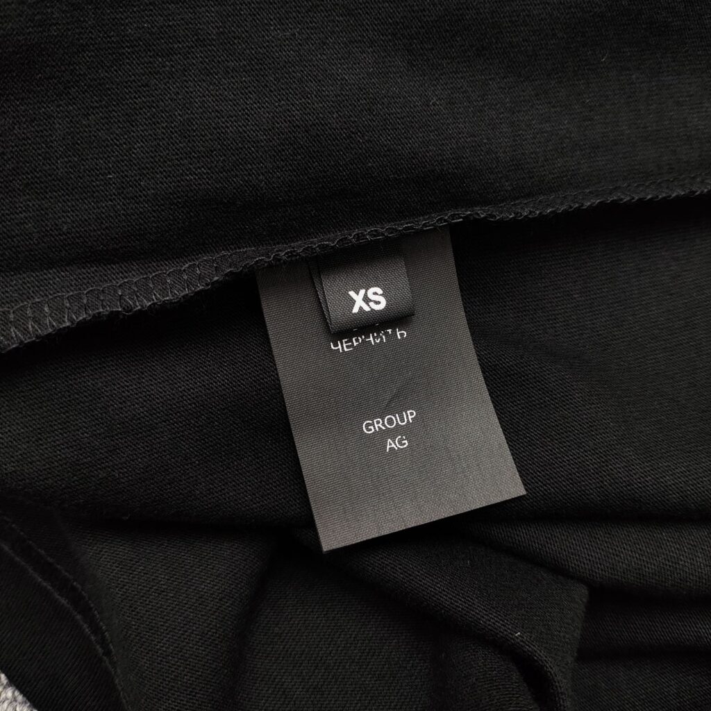 베트멍 24SS PYRAMID 로고 반팔 티셔츠 블랙 - 상세 이미지