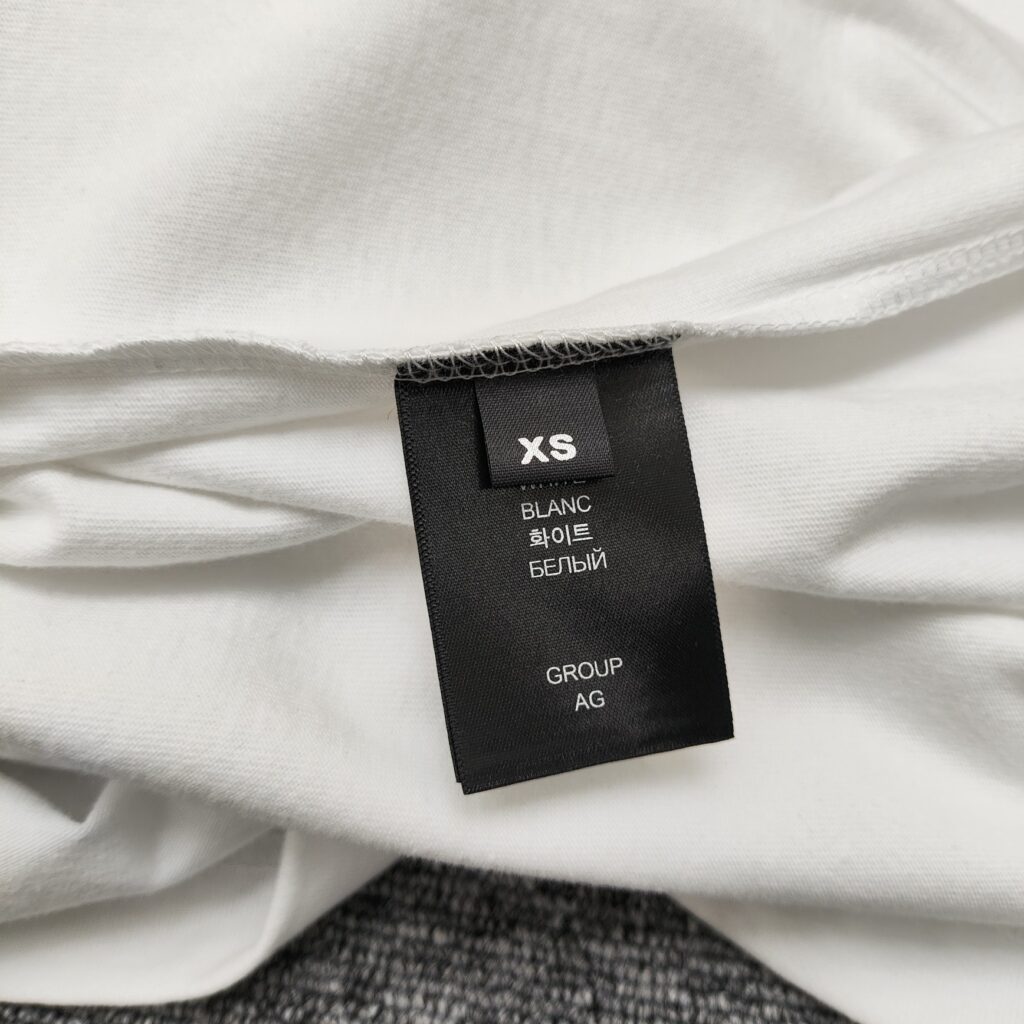 베트멍 24SS PYRAMID 로고 반팔 티셔츠 화이트 - 상세 이미지