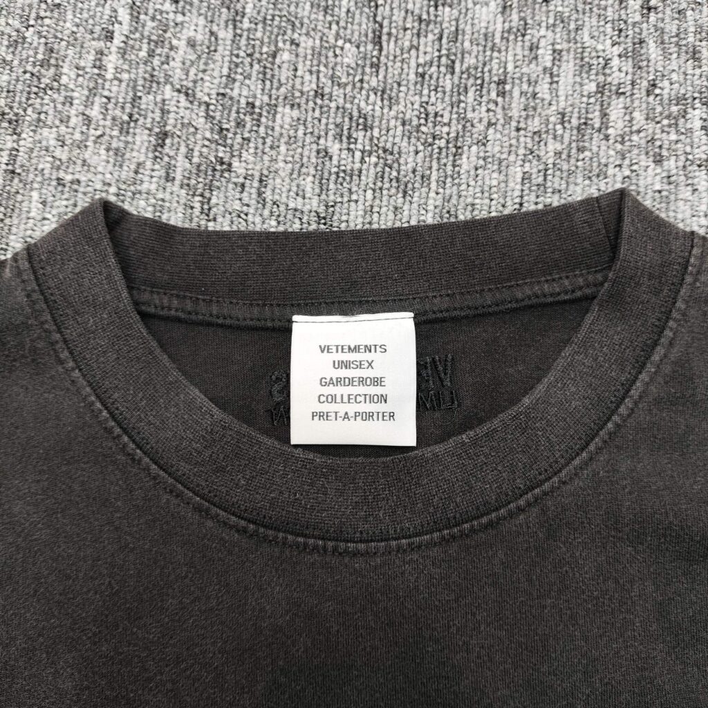 베트멍 24SS SPRING WATER 로고 반팔 티셔츠 블랙 - 상세 이미지