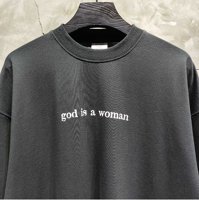 베트멍 God Is A Woman 크롭 박시 티셔츠 - 상세 이미지
