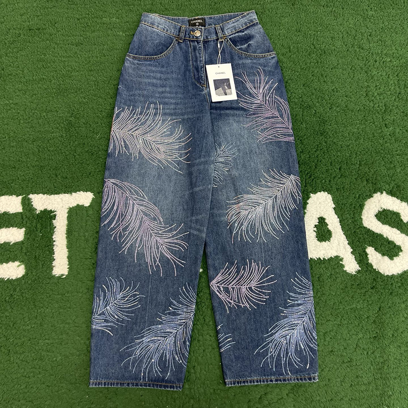 샤넬 25SS 시폰 케이프 페더 모티프 자수 데님 진