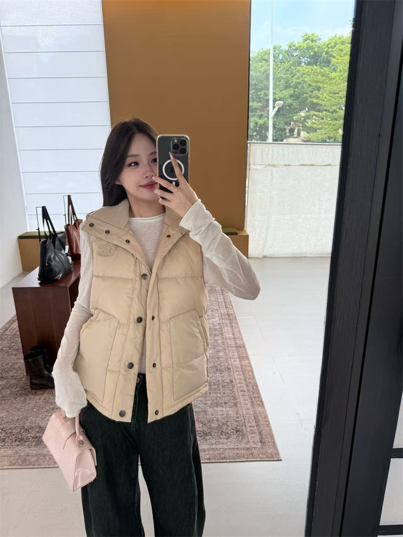 셀린느 트리옹프 로고 슬리브리스 다운 질렛 패딩 조끼 - 상세 이미지