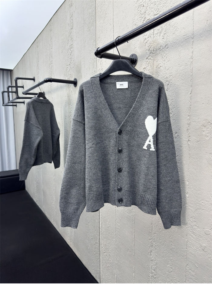A M I 아미 빅하트 로고 V넥 울 가디건 레플리카 2번 이미지 - 의류 | 세미샵 레플리카 사이트