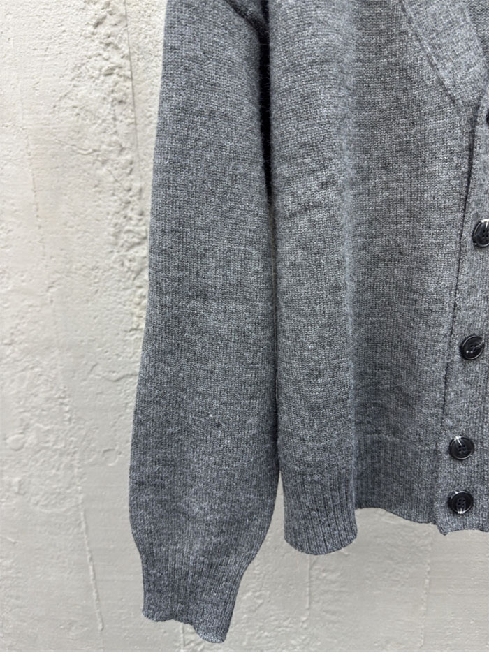 A M I 아미 빅하트 로고 V넥 울 가디건 레플리카 7번 이미지 - 의류 | 세미샵 레플리카 사이트